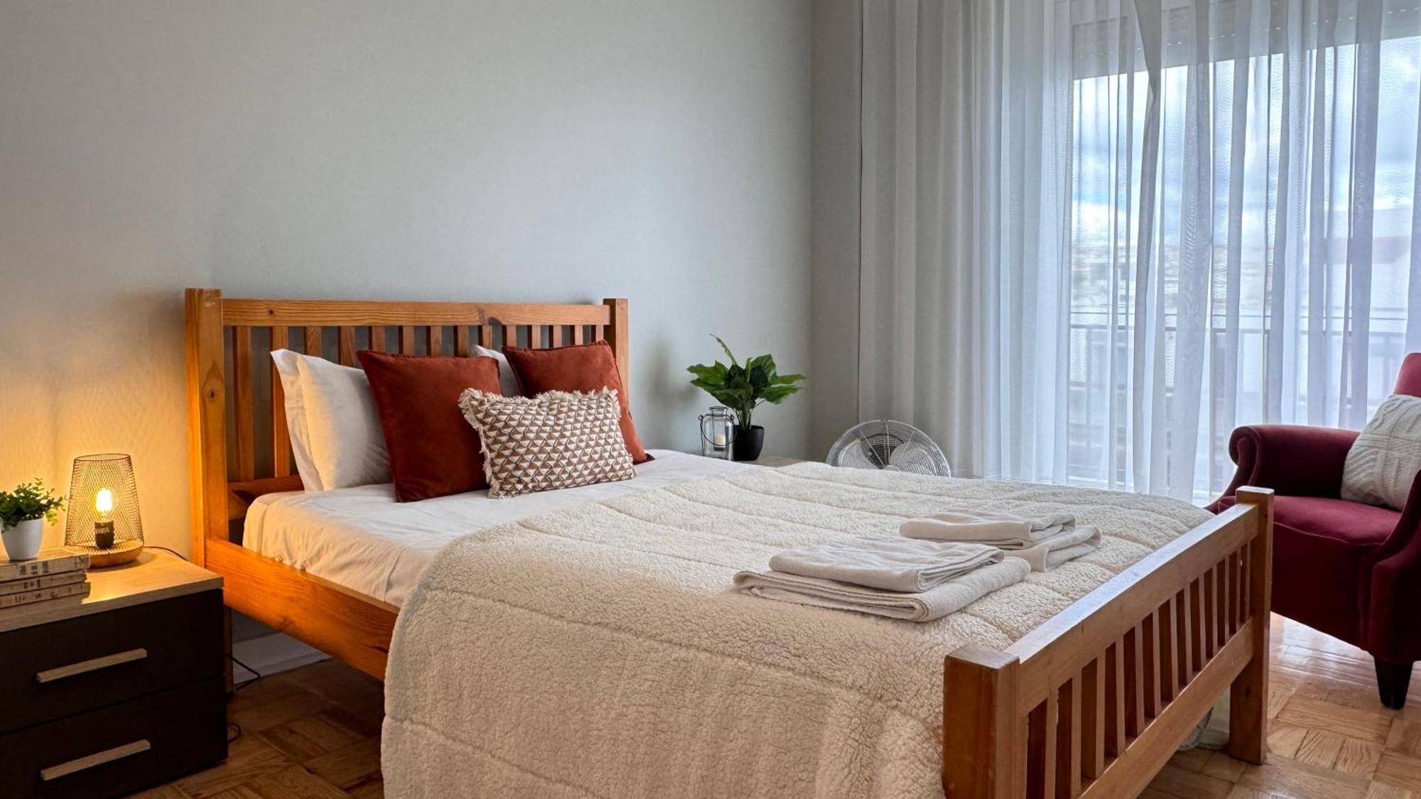 Sunny 4 Bedroom Apartment - With View Coimbra Exterior photo