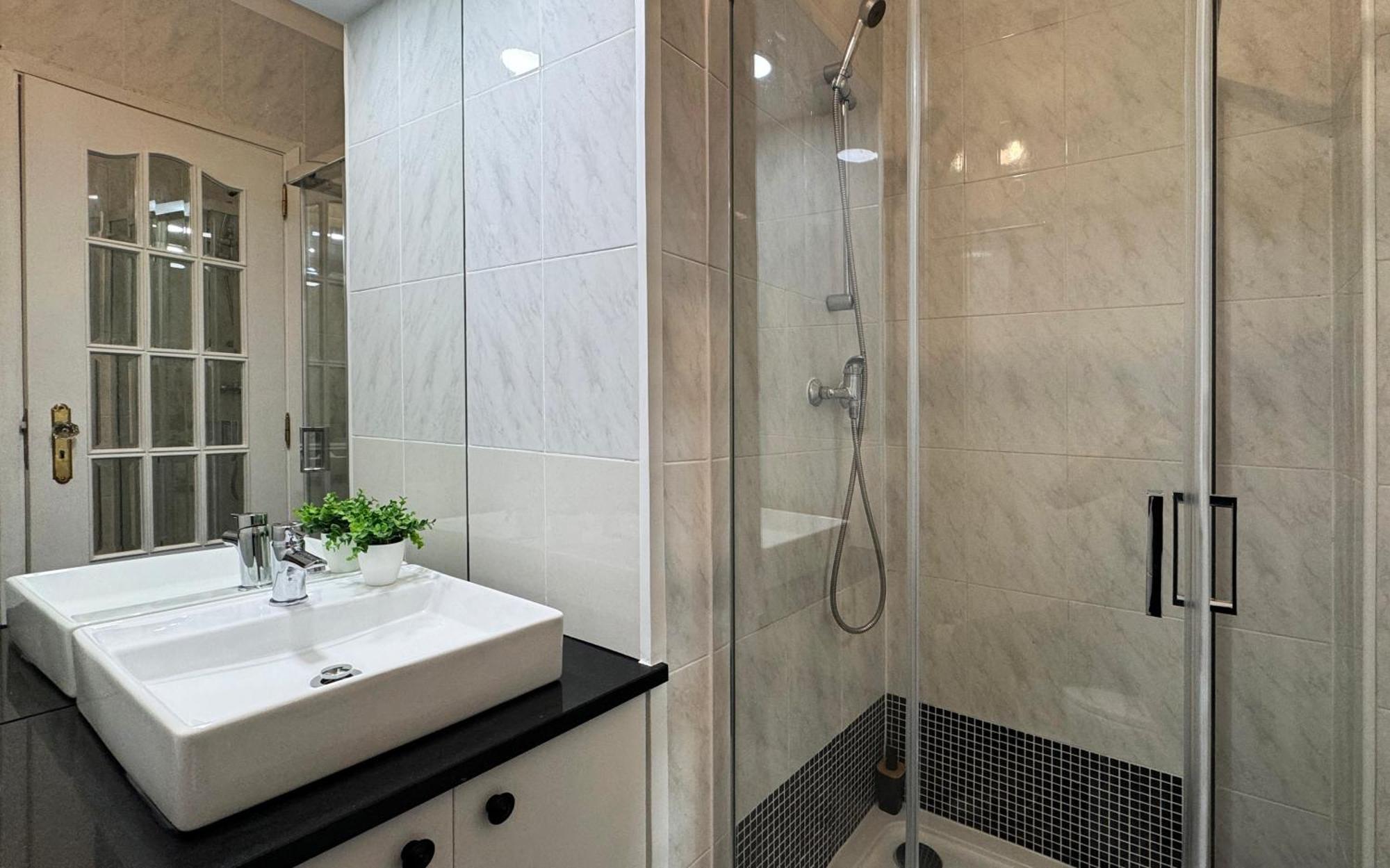 Sunny 4 Bedroom Apartment - With View Coimbra Exterior photo